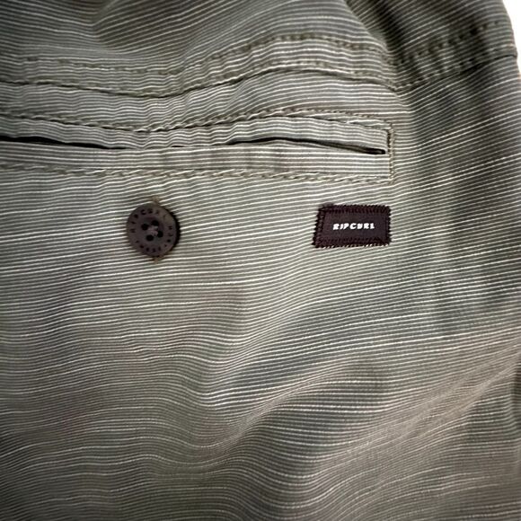 Rip curl ~Mens Green Hybrid Boardwalk Shorts ~ size tag missing -see photos - Picture 9 of 11